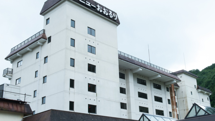 【鬼怒川・ホテルニューおおるり】第二部 ー 夕食バイキング、夜桜ライトアップ、深夜温泉。鬼怒川の夜をゆっくり味わう。